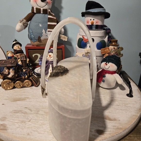 Chic Cream Decorative Bag with Gold Detailing - Picture 5 of 12